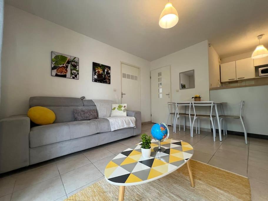 T2 Calme Et Paisible Parking Apartment Carcassonne Bagian luar foto