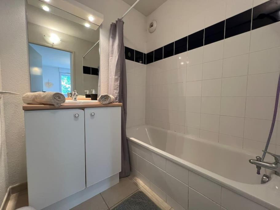 T2 Calme Et Paisible Parking Apartment Carcassonne Bagian luar foto